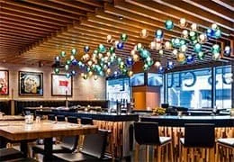 每日歡樂時光：$9 煎壓漢堡、$9 松露薯條、$5 Sunset Soda